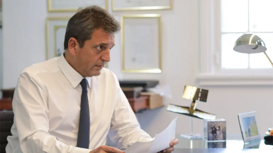 Sergio Massa analiza alternativas frente al dólar: una de ellas es la extender los beneficios del “dólar soja” a todos los sectores exportadores.