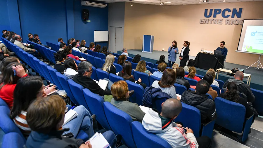 El CGE inició un cronograma de capacitaciones en toda la provincia para la emisión de los títulos en formato digital para la secundaria y el nivel superior. El CGE inició un cronograma de capacitaciones en toda la provincia para la emisión de los títulos en formato digital para la secundaria y el nivel superior.