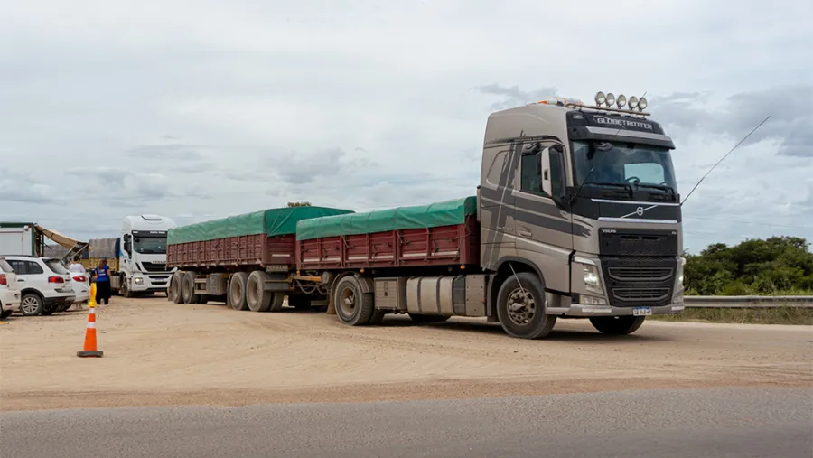 Alícuotas diferenciales, bonificaciones e incentivos a la inversión forman parte del nuevo esquema impositivo de la ATER para el sector transporte. Alícuotas diferenciales, bonificaciones e incentivos a la inversión forman parte del nuevo esquema impositivo de la ATER para el sector transporte.