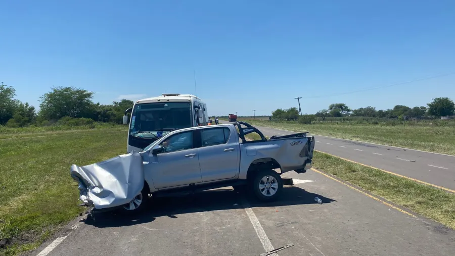 Personal policial de El Pingo interviene en ruta nacional 127 y provincial. 32, por un accidente de tránsito. Personal policial de El Pingo interviene en ruta nacional 127 y provincial. 32, por un accidente de tránsito.