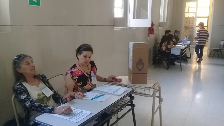 En la provincia votó el 76,25 por ciento del padrón, algo similar a nivel nacional. En la provincia votó el 76,25 por ciento del padrón, algo similar a nivel nacional.