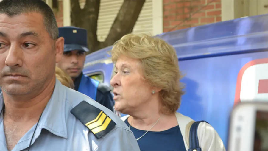 La jueza Alicia Vivian fue agredida verbalmente a la salida de los Tribunales de Gualeguaychú. La jueza Alicia Vivian fue agredida verbalmente a la salida de los Tribunales de Gualeguaychú.
