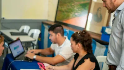 Becas.