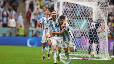 Argentina goleó a Croacia y con una sólida actuación se clasificó finalista del Mundial