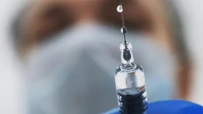 Las vacunas de ARN mensajero parecen ser más efectivas para prevenir la infección y las de vectores virales lo serían para reducir la mortalidad.