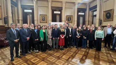 Funcionarios y dirigentes del oficialismo y la oposición repudiaron el ataque y se solidarizaron con la vicepresidenta.