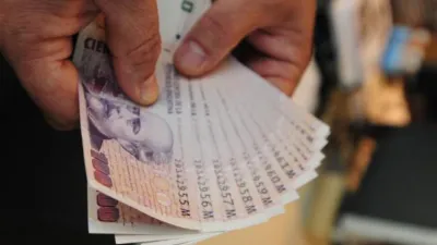 billetes cobrando