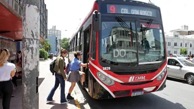 El gobernador Rogelio Frigerio anunció que los estudiantes del área metropolitana de Paraná podrán viajar gratis hasta que se incluya en la SUBE el subsidio que ahora abonará la provincia.
