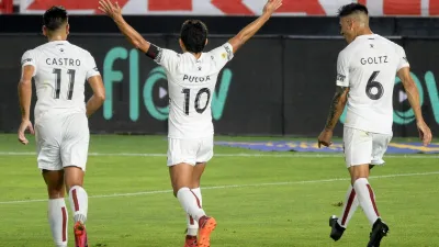 Colón celebra