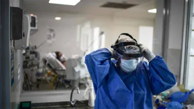 En las últimas 24 horas, se notificaron 159 nuevas muertes, de las cuales 95 son hombres y 63 mujeres; mientras que una persona, residente de la provincia de Neuquén, fue registrada sin dato de sexo. 