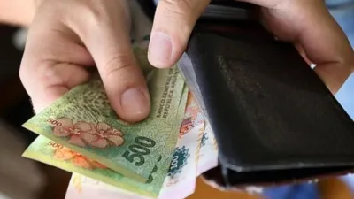Adelantarán a septiembre el aumento del 35% del salario mínimo