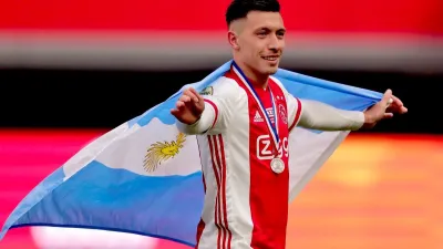 Con el entrerriano Lisandro Martínez, el campeón Ajax festejó ante VVV Venlo