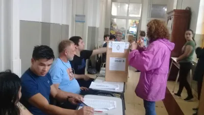 La tormenta es la principal protagonista de estas elecciones en que se elige presidente de la Nación y gobernador de Entre Ríos, entre otros cargos.
