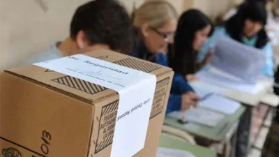 El oficialismo impulsa una reforma política.