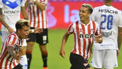 En Liniers, Estudiantes celebró ante Vélez y corto una racha negativa de 15 partidos