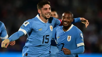 Eliminatorias: Uruguay derrotó a Chile y Bielsa sonrió en su debut con la “Celeste”