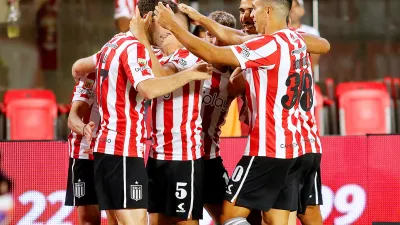 Estudiantes se recuperó con una goleada ante el Newell’s del entrerriano Gabriel Heinze