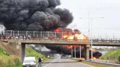 Un camión cisterna se incendió en plena Autovía 14