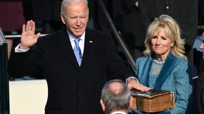Joe Biden jura como presidente