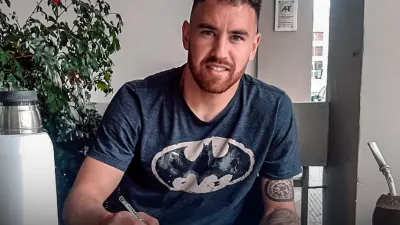 Junior Arias llegó a Paraná y Patronato anunció oficialmente su incorporación