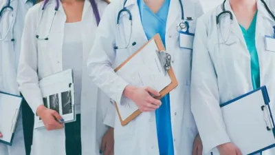 Médicos.