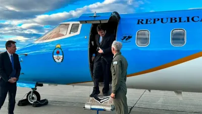 El Presidente Javier Milei, al arribar a Santa Cruz.