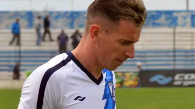 Quilmes oficializó la llegada del futbolista paranaense Emanuel Moreno