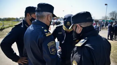 Kicillof anunció que el nuevo salario mínimo de la Policía Bonaerense será de $44.000