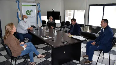 El viernes se reunieron autoridades del área de Salud de la provincia con representantes de la UCR e integrantes del equipo de salud del centenario partido.