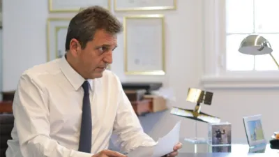 Sergio Massa analiza alternativas frente al dólar: una de ellas es la extender los beneficios del “dólar soja” a todos los sectores exportadores.