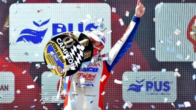 Werner celebra